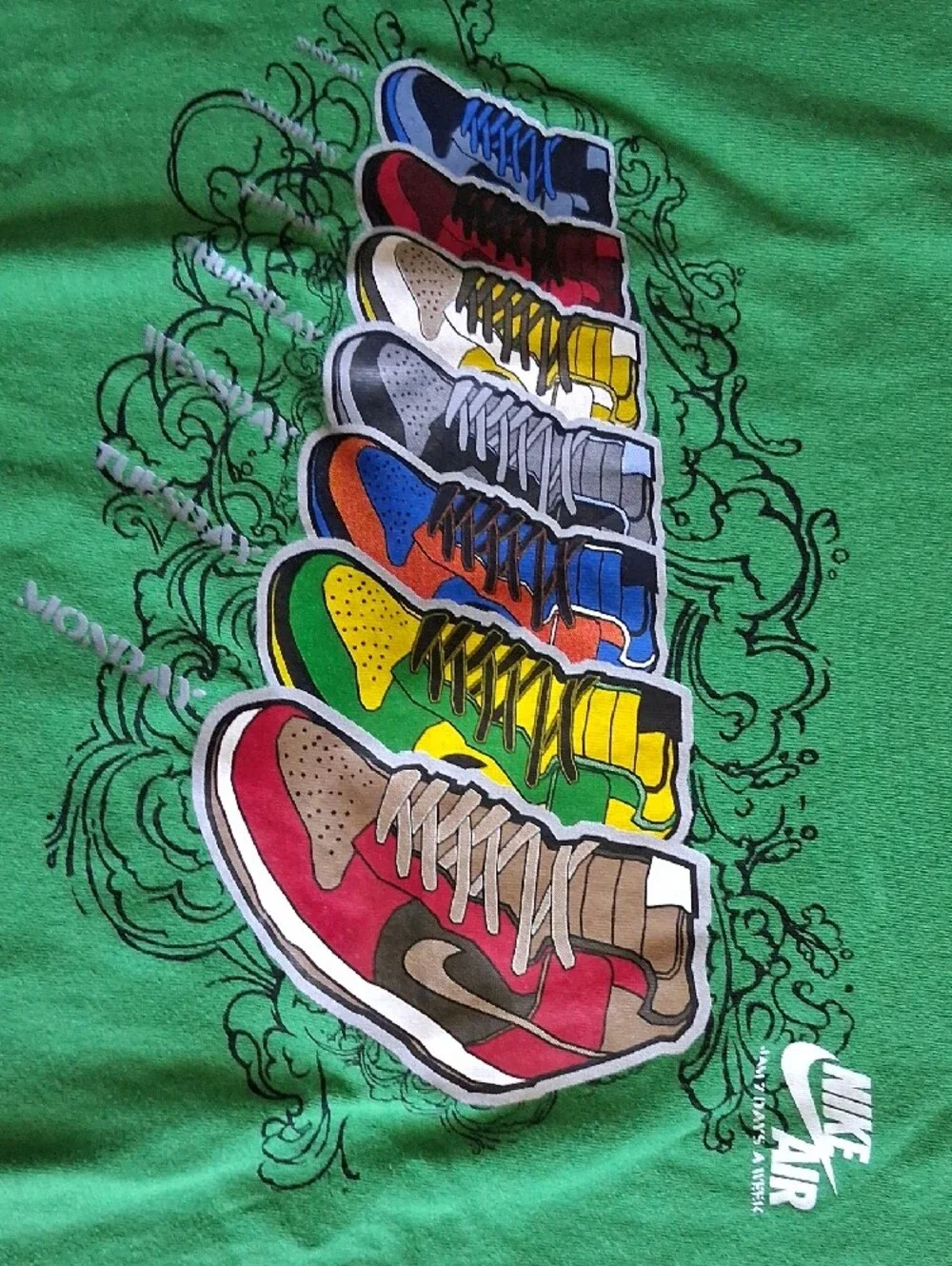 Vintage Nike DUNKS 7 Day A Week  Graphic Tee in Green L
